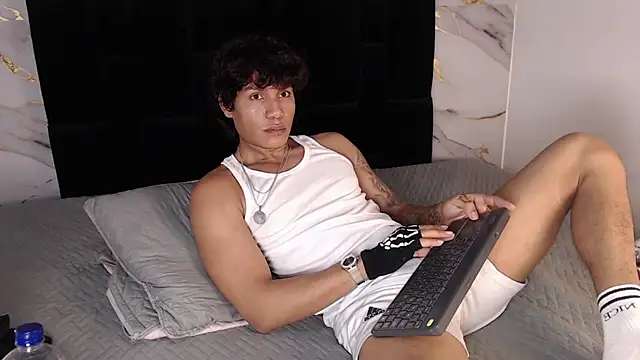 MaximilianRoth Adlı Modelin Canlı XXX Sohbeti