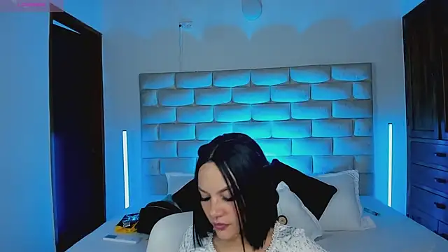 Czat XXX na żywo – HollyGrey_