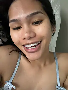 tokyosakura3 Adlı Modelin Canlı XXX Sohbeti