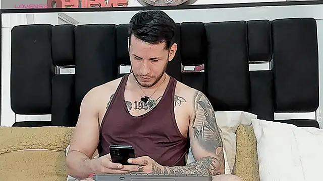 Chatroom XXX en direct de George_Diesell