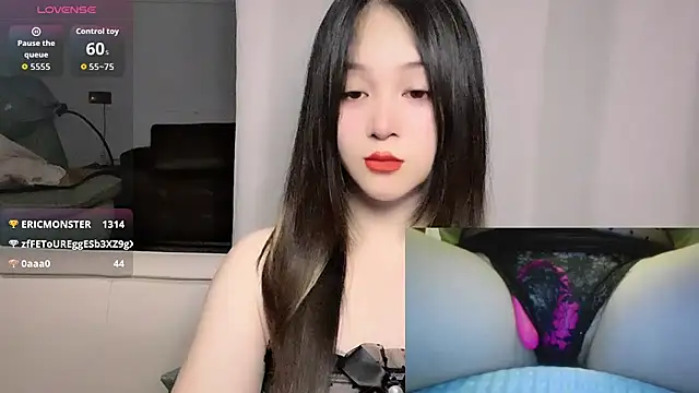 woaiqinqin Adlı Modelin Canlı XXX Sohbeti