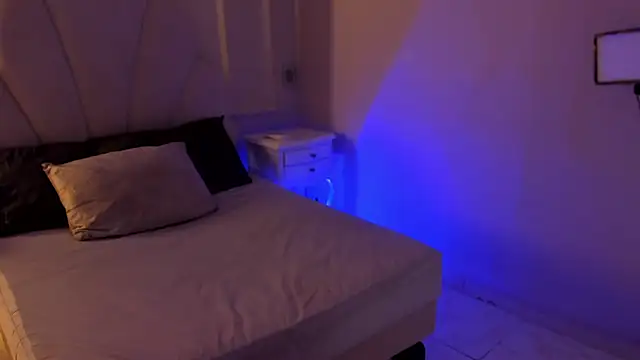 Nahomyrain's Live XXX Chat