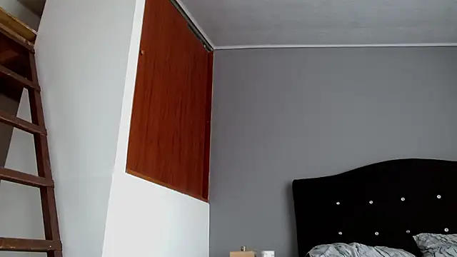 Emilia_1995 লাইভ XXX চ্যাট