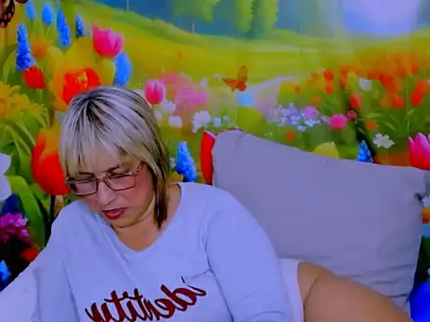 indianroxy Adlı Modelin Canlı XXX Sohbeti