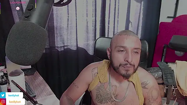Chat XXX en directo de KenllyH