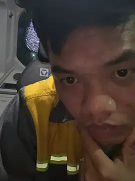 yangloc Show in webcam