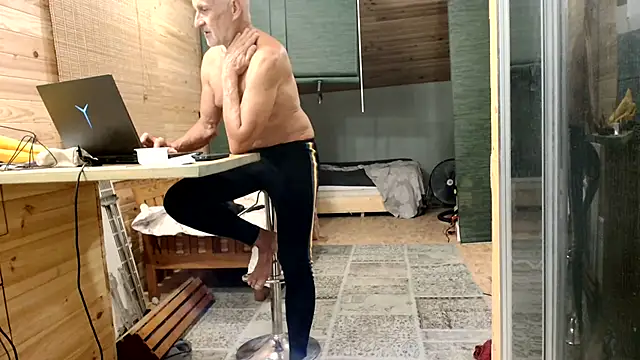 Dad-XL Adlı Modelin Canlı XXX Sohbeti