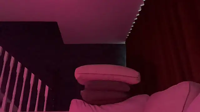 LilithRiaghanSkye Show in webcam