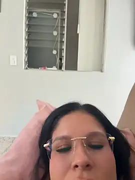 Chat +18 de Elara_Luxe ao vivo