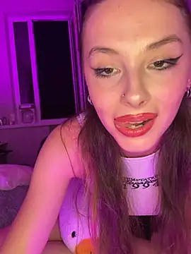 Shy_Little_Mia's Webcam Show