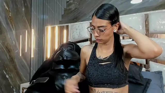 KarlaSlutSkinny__ Adlı Modelin Canlı XXX Sohbeti