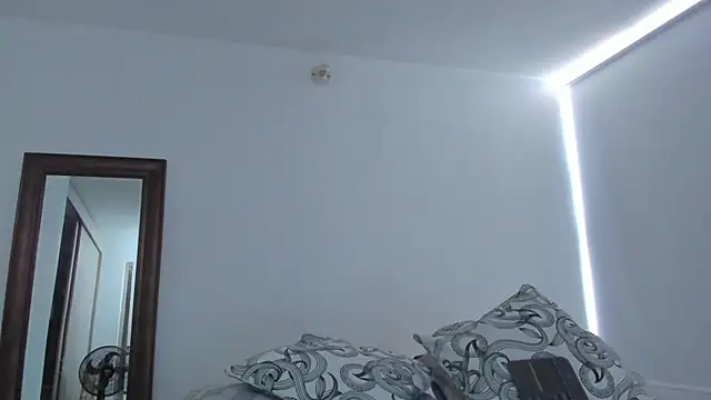 Chat XXX en directo de KingLevi01