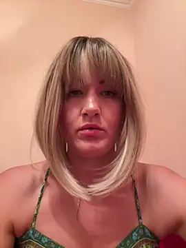 LunaFoxs – Naživo XXX chat