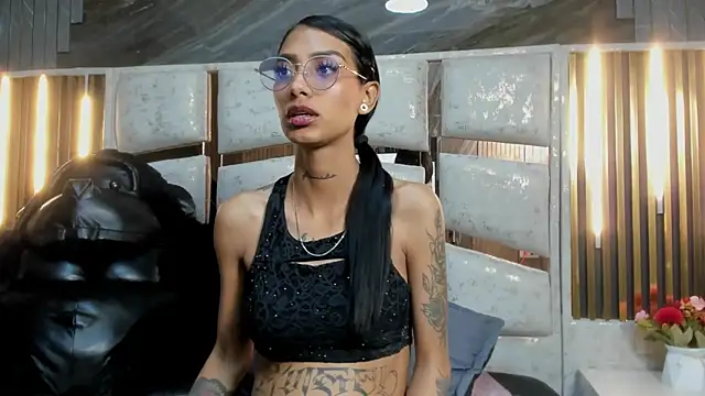 KarlaSlutSkinny__ Chat XXX live
