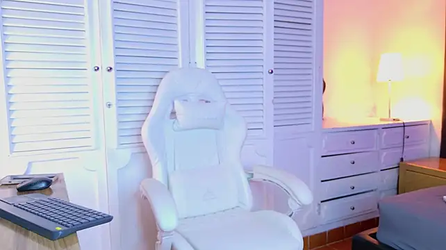 Adel_Nesbiit Adlı Modelin Canlı XXX Sohbeti