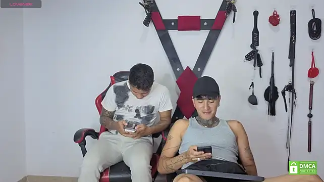 Show modela EliteBoysLive na web-kameri