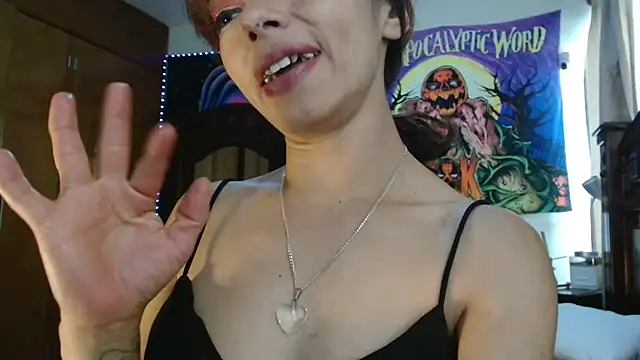 MINI_Petite Show in webcam