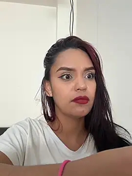 Chat +18 de Sara-77 ao vivo