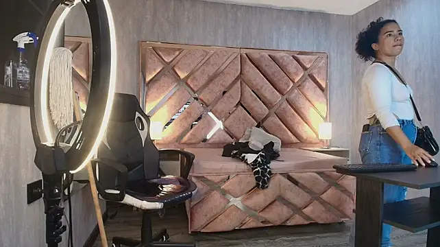 XXX chat uživo modela TamaraaHoney