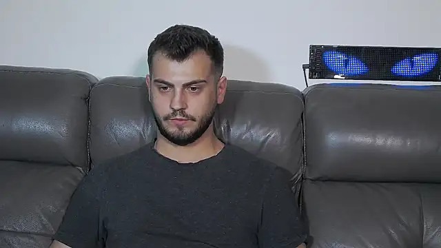 CrazyDom1 Adlı Modelin Canlı XXX Sohbeti