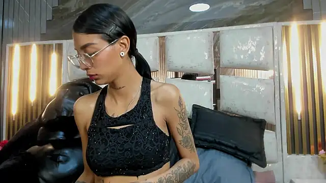 KarlaSlutSkinny__ Chat XXX in diretta