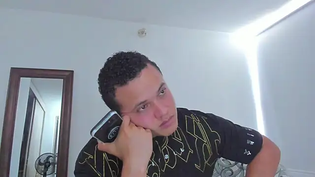 XXX chat uživo modela KingLevi01