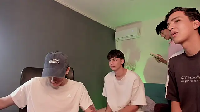 Handsomeboyss19 Chat XXX in diretta