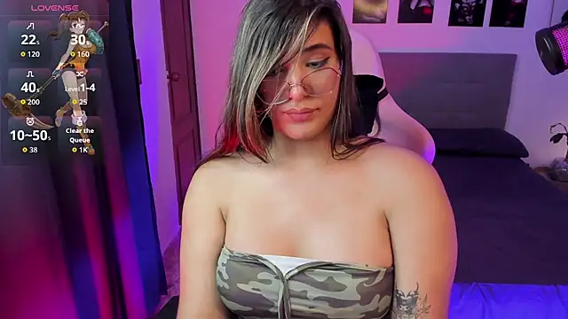 Pokazy przed kamerką – Valen_with_pussy