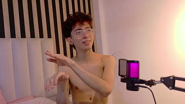 Twink_Sebas7 即時 XXX 聊天