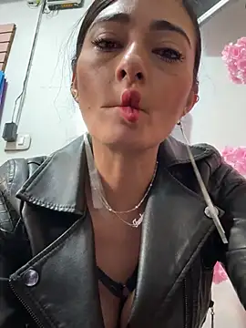 IsabellaMariet XXX чат на живо