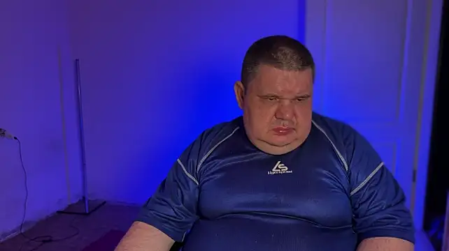 chubby_daddy Show in webcam