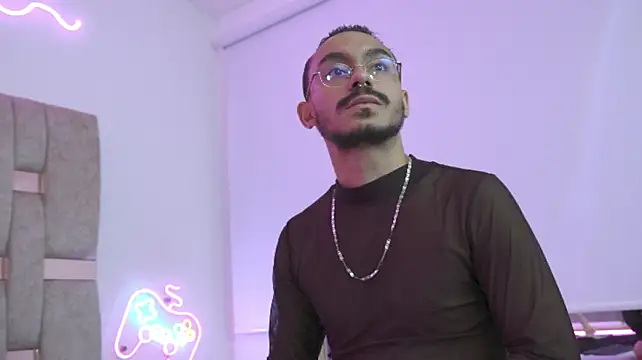 thomas_montiel's Live XXX Chat