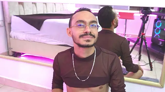 צ'אט XXX בשידור חי של thomas_montiel