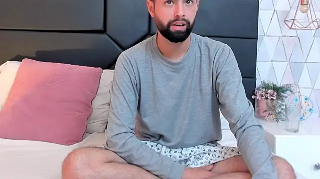 XXX chat uživo modela AndrewCrooss