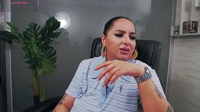 BustyAllyy Webcam show