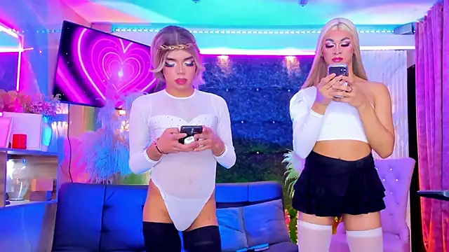 Pertunjukan Kamera Web Queens_Wonders_Blonders
