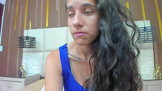 XXX chat uživo modela MiaCours