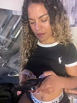 AngelPinkk_ Adlı Modelin Canlı XXX Sohbeti