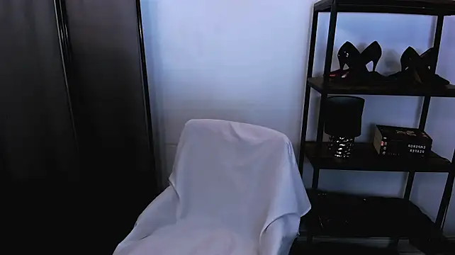 دردشة AlissaLips الجنسية المباشرة