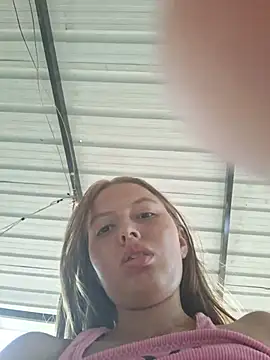 Khelmi Adlı Modelin Canlı XXX Sohbeti