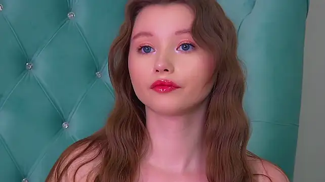 KeiraAsti Adlı Modelin Canlı XXX Sohbeti