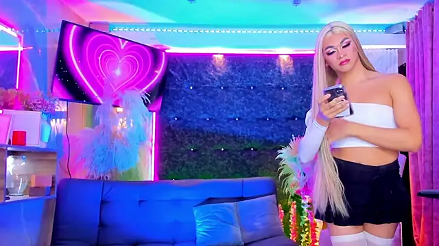 Queens_Wonders_Blonders Adlı Modelin Web Kamerası Şovu