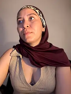 MatchedEyebrow Adlı Modelin Canlı XXX Sohbeti