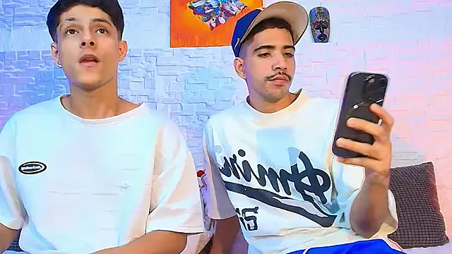 Chat +18 de Eliassalvatore_ ao vivo
