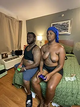XXX chat uživo modela Tattedupdek