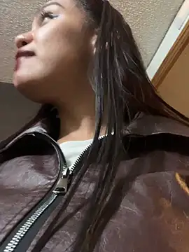 Sara-77's Live XXX Chat