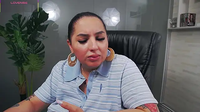 Chat +18 de BustyAllyy ao vivo
