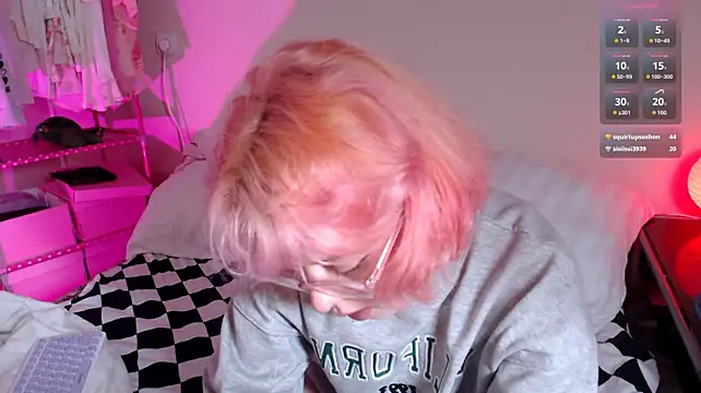 KatieMelone élő XXX-chatje