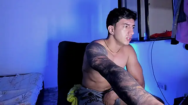 Axel_hendrick Adlı Modelin Canlı XXX Sohbeti