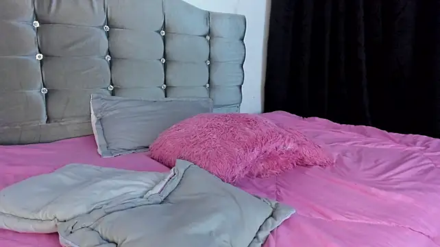 MarieLatex Live XXX Chat